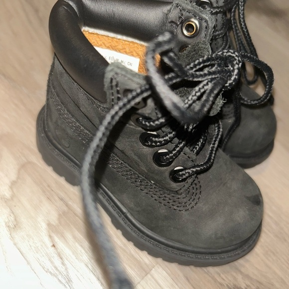 Timberland Black High-Top Boots with Sturdy Sole - Picture 3 of 7